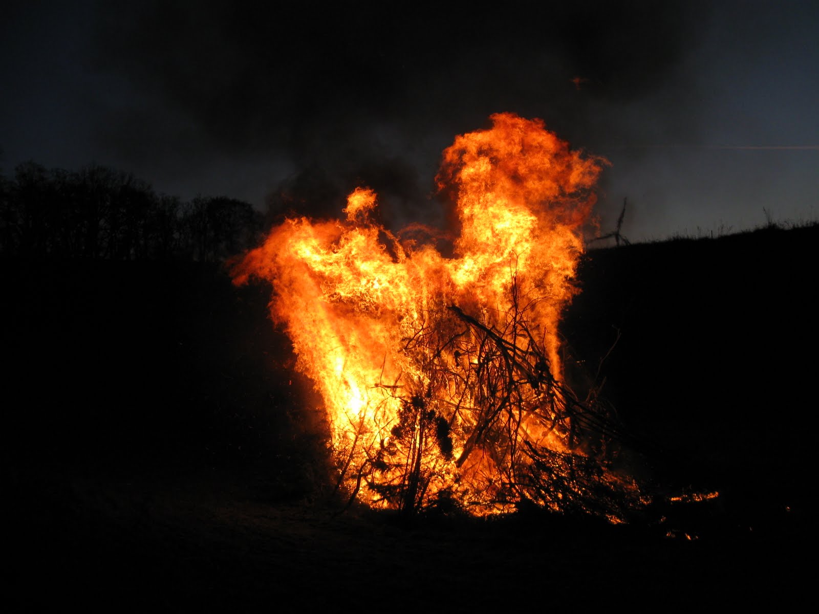 Apfelkerne Osterfeuer