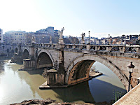Ponte sul fiume Tevere vicino Castel S. Angelo Roma