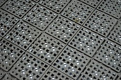Anti-flip flooring and mat for household use
