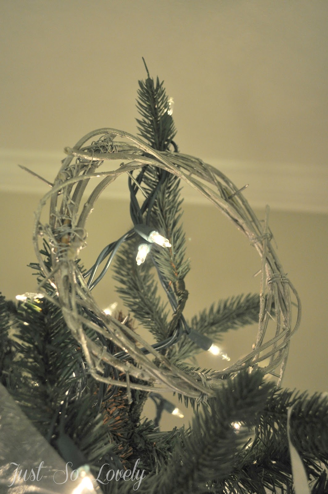 Just So Lovely: Crown of Thorns Tree Topper
