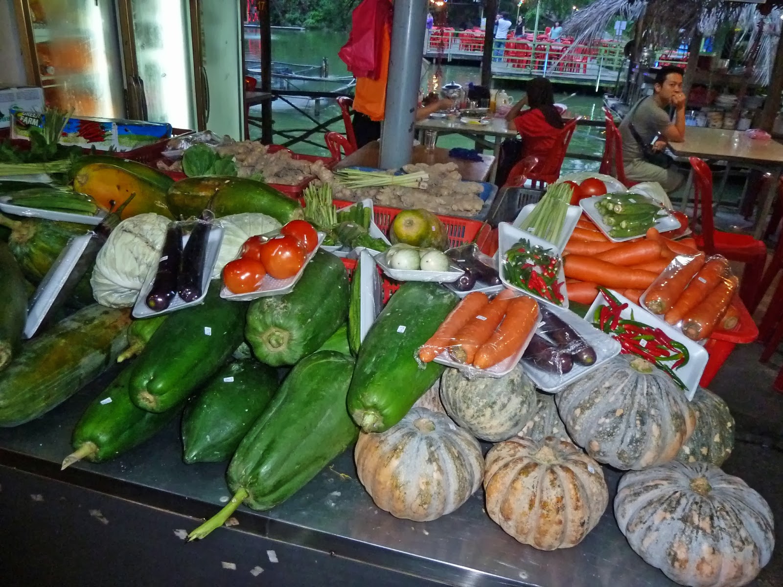 Kee Hua Chee Live! NICE DINNER AT VEGETABLE FISH FARM THAI RESTAURANT