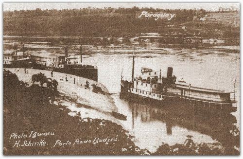Navios atracados no Rio Parana