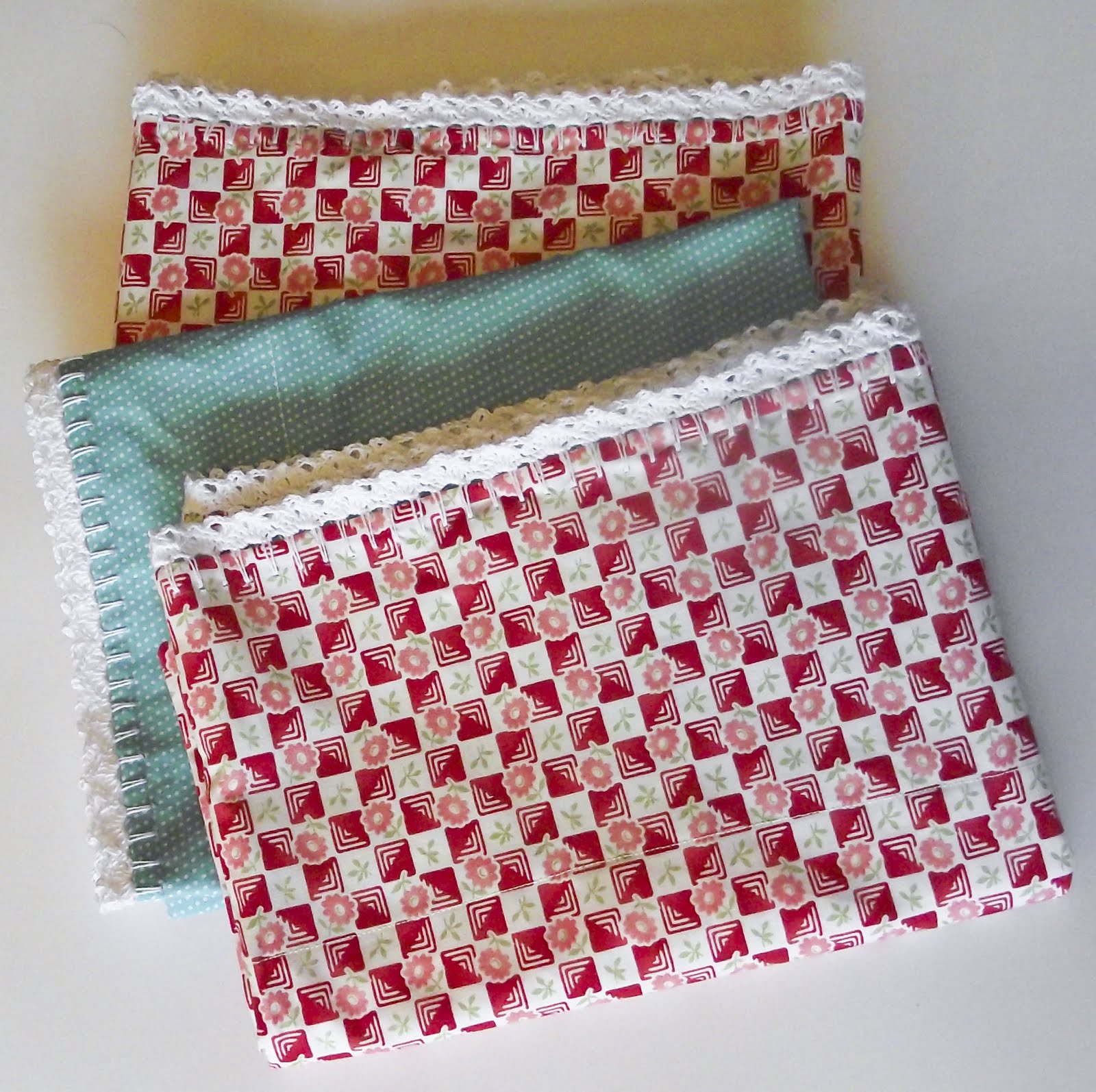 Sara vs. Sarah Crochet Edge Pillowcase Tutorial Part 2