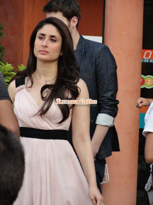 Celeb Ads: Kareena Kapoor On The Sets Of An Ad Shoot - FamousCelebrityPicture.com - Famous Celebrity Picture 