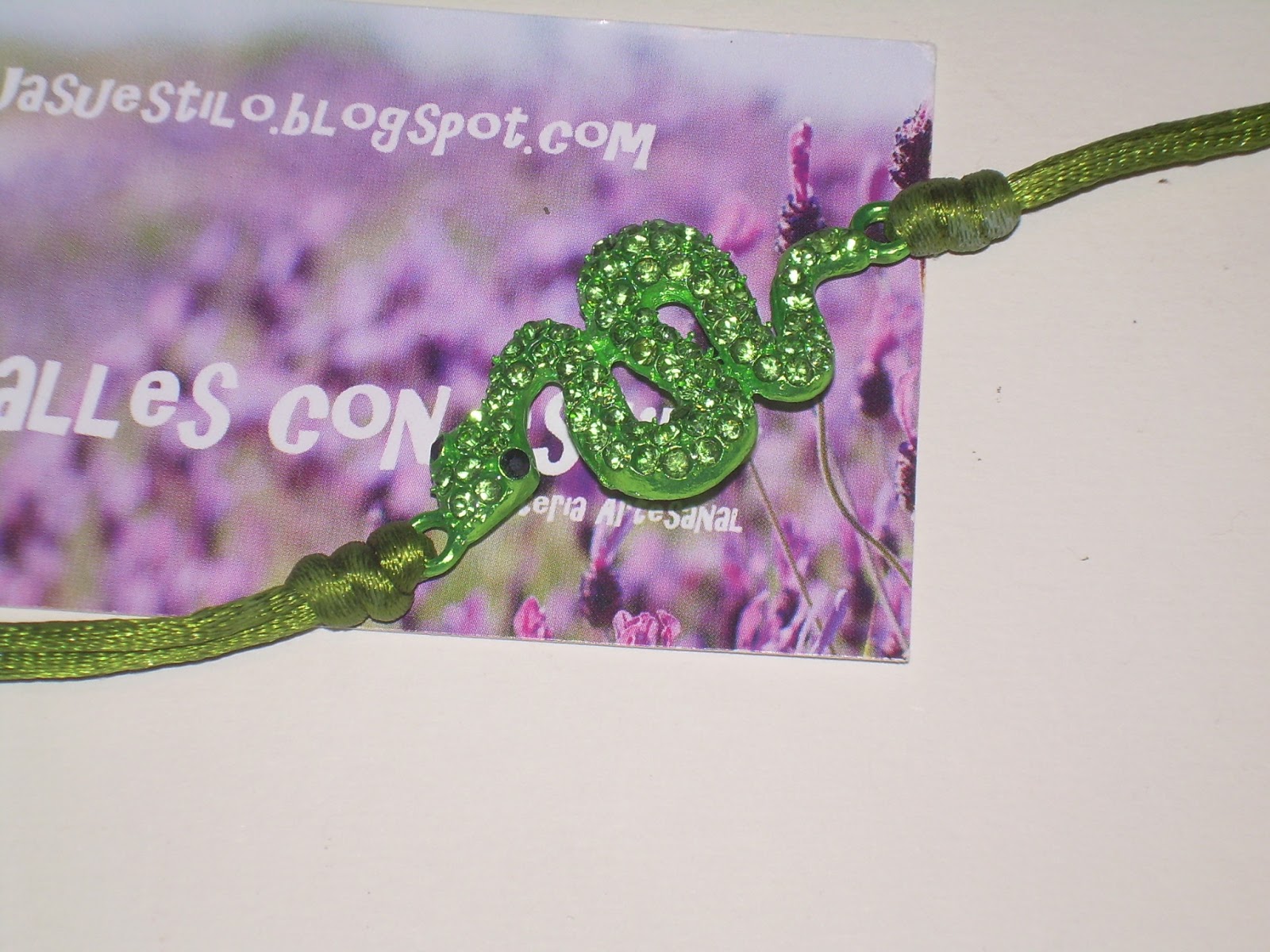 Detalles con Estilo: Serpientes de colores