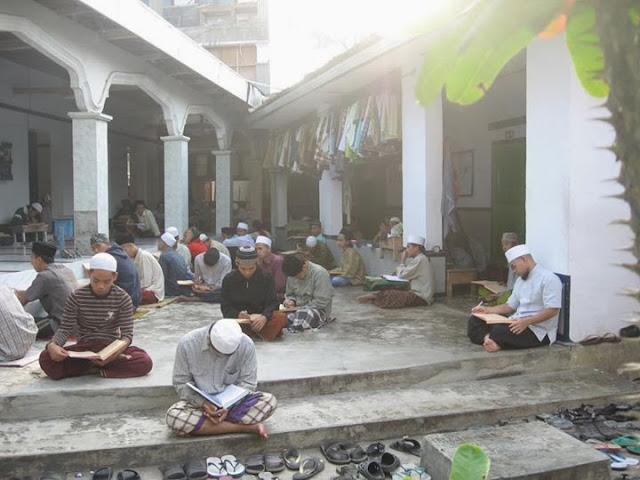 Bulan Maulid, Pesantren Fathul Ulum Kwagean Ngaji Pasaran Kitab Risalah Qusyairiah- www.rmi-nu.or.id- RMI NU, Media Pesantren Bulan Maulid, Pesantren Fathul Ulum Kwagean Ngaji Pasaran Kitab Risalah Qusyairiah- www.rmi-nu.or.id- RMI NU, Media Pesantren