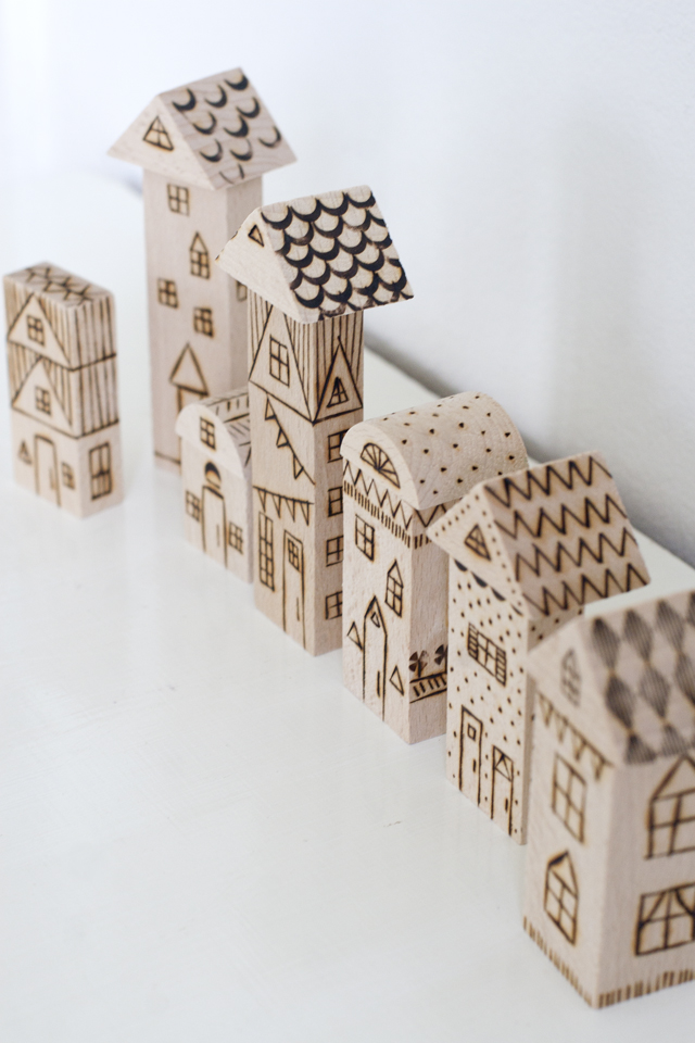 UKKONOOA Polttokuvioidut palikat / Wood Burned Toy Blocks