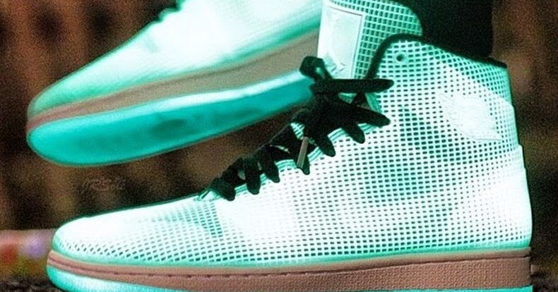 glow in dark jordan 1