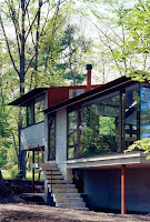 Nagano House Divided Design with 4 Areas and Rooflines Around as a Central Pillar Nagano House Divided Design with 4 Areas and Rooflines Around as a Central Pillar