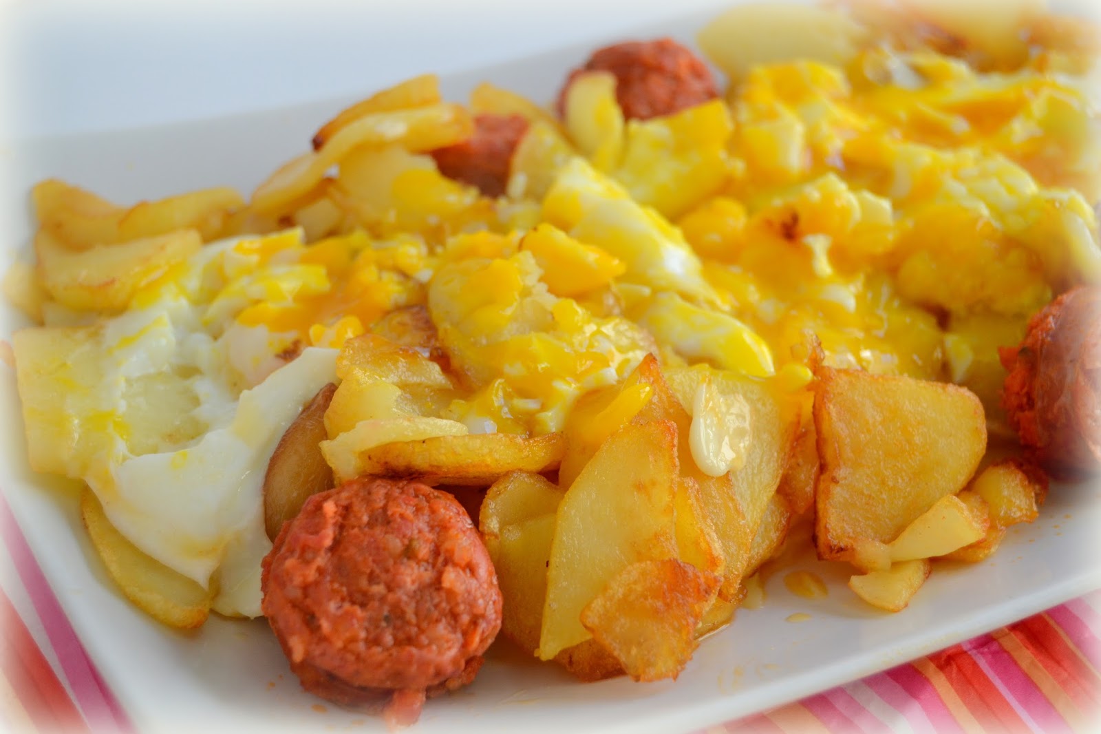 Huevos Rotos, Papas Y Chorizo
