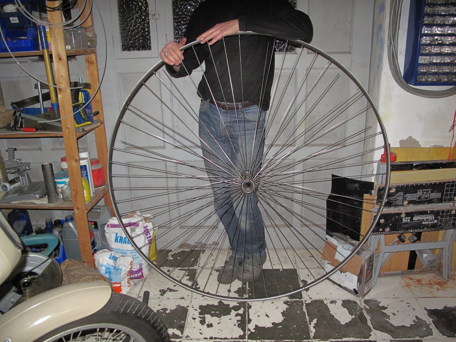 mounting a penny farthing