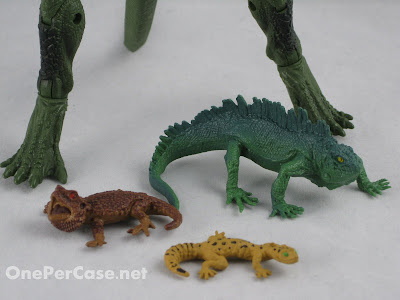 lizard hasbro spider walmart amazing man exclusive marvel legends johan stark hunter toys