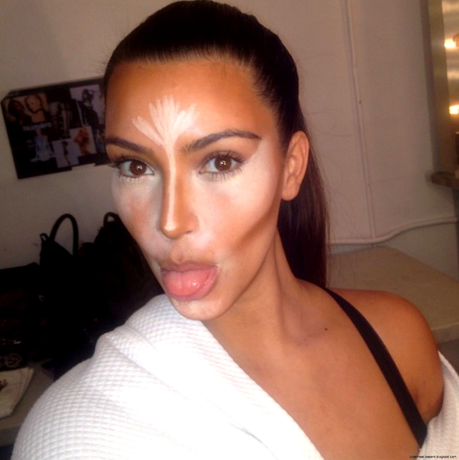 Beauty Face Kim Kardashian Photoshoot | Zoom Wallpapers