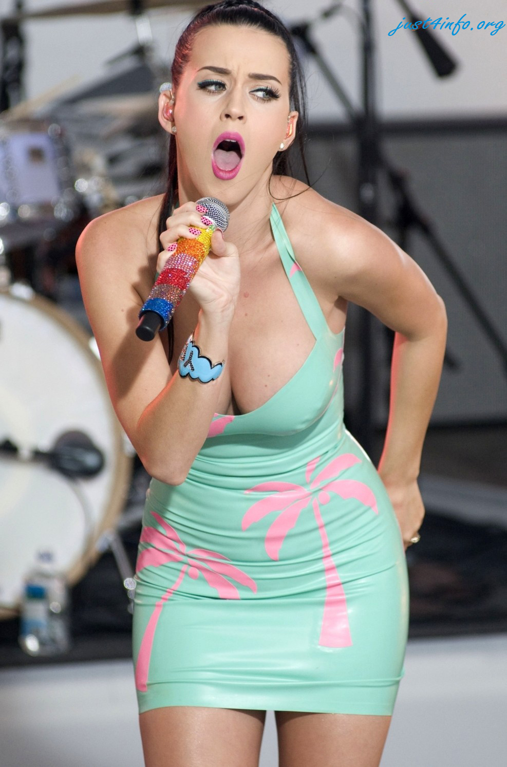 6 Sexiest and Successful Female Singers