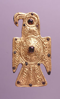 La leyenda de las águilas doradas (basado en fibulas mostradas en la cámara del tesoro)