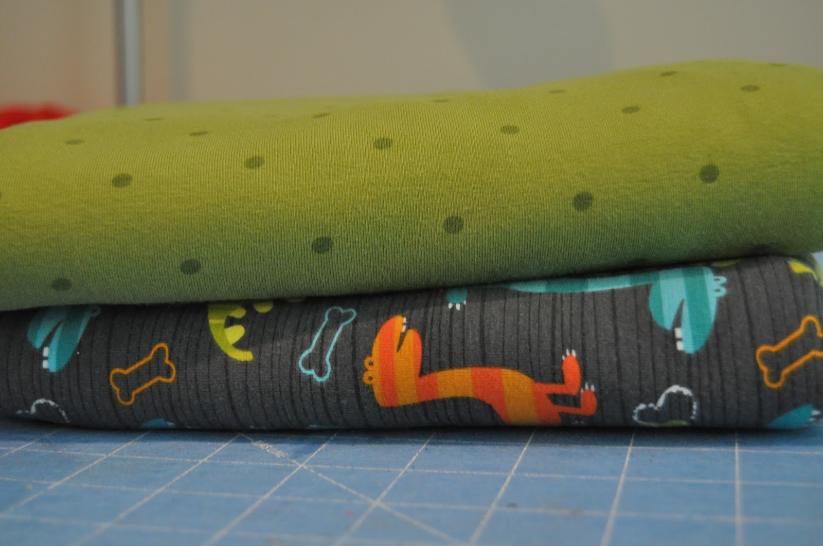 This Sew Crazy Life How to sew knits on a regular sewing machine. No