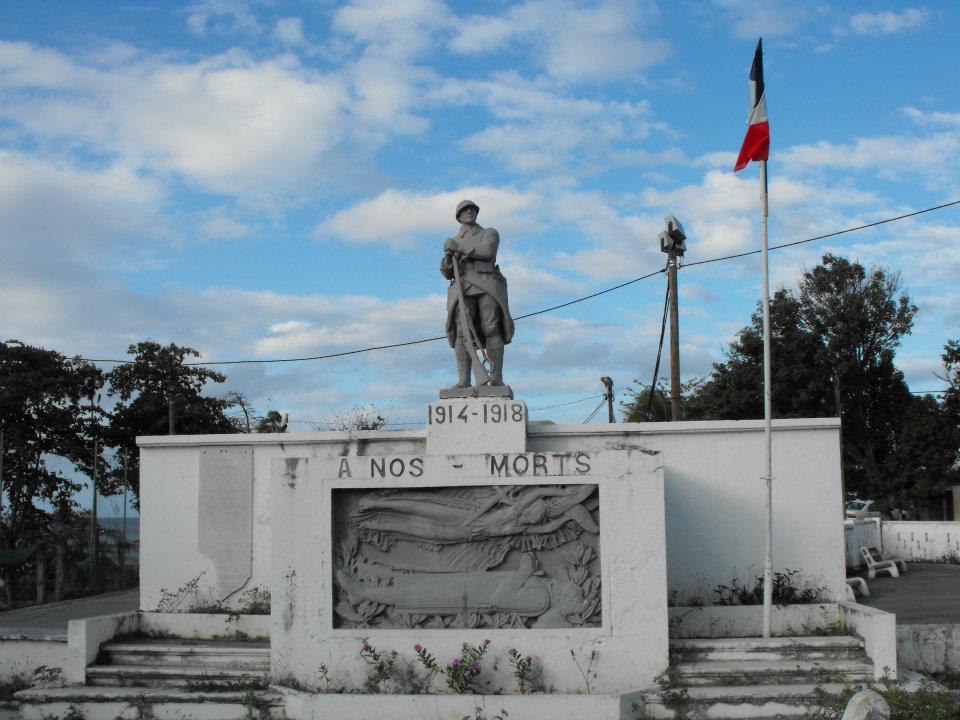 Balawou Le monument aux morts de l'AnseBertrand (Guadeloupe)