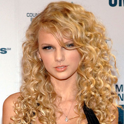 Taylor Swift Album on Gagne A Swift Quatre Grammy Awards Y Compris L Album De L Annee A La