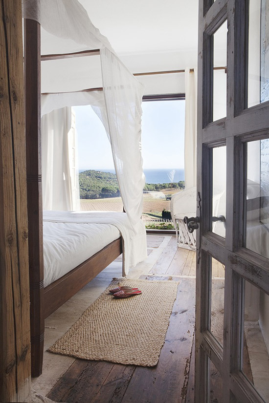 Neo rustic bedroom | Image by Ruben Ortiz, styled by Katty Schiebeck.