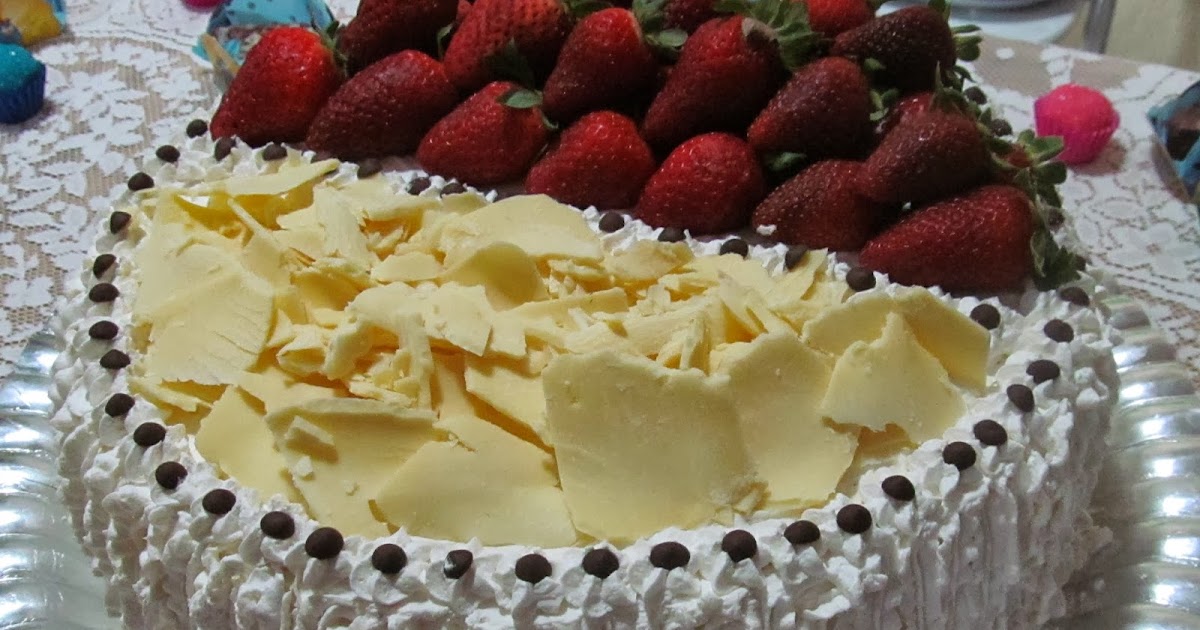 Eu Comeria Isso!: Bolo de Chocolate Branco com Morangos