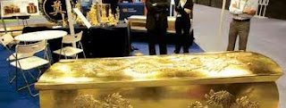 Peti Mati ini Berlapis Emas