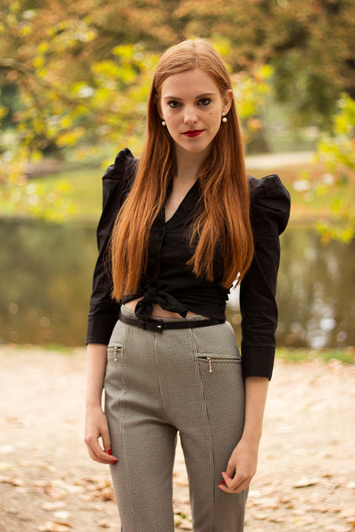 fashion blogger fall herfst outfit with vintage houndstooth pants and cropped blouse