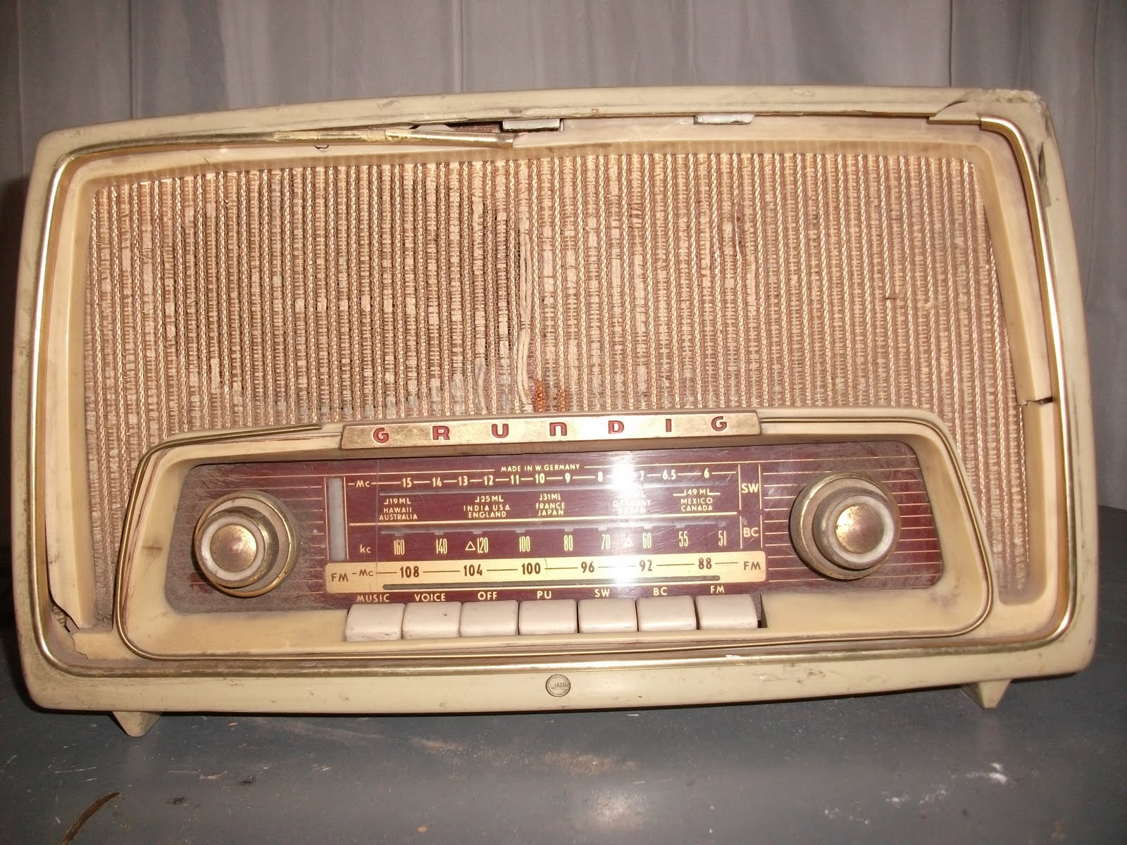 EL VALOR DE LA HISTORIA RADIO ALEMANA MARCA GRUNDIG AÑOS 40 PARA