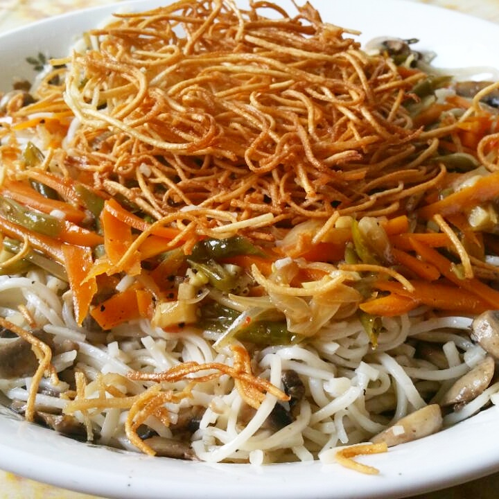 Sav's Kitchen Peppered Garlic & Mushroom Noodles with Hot Sweet