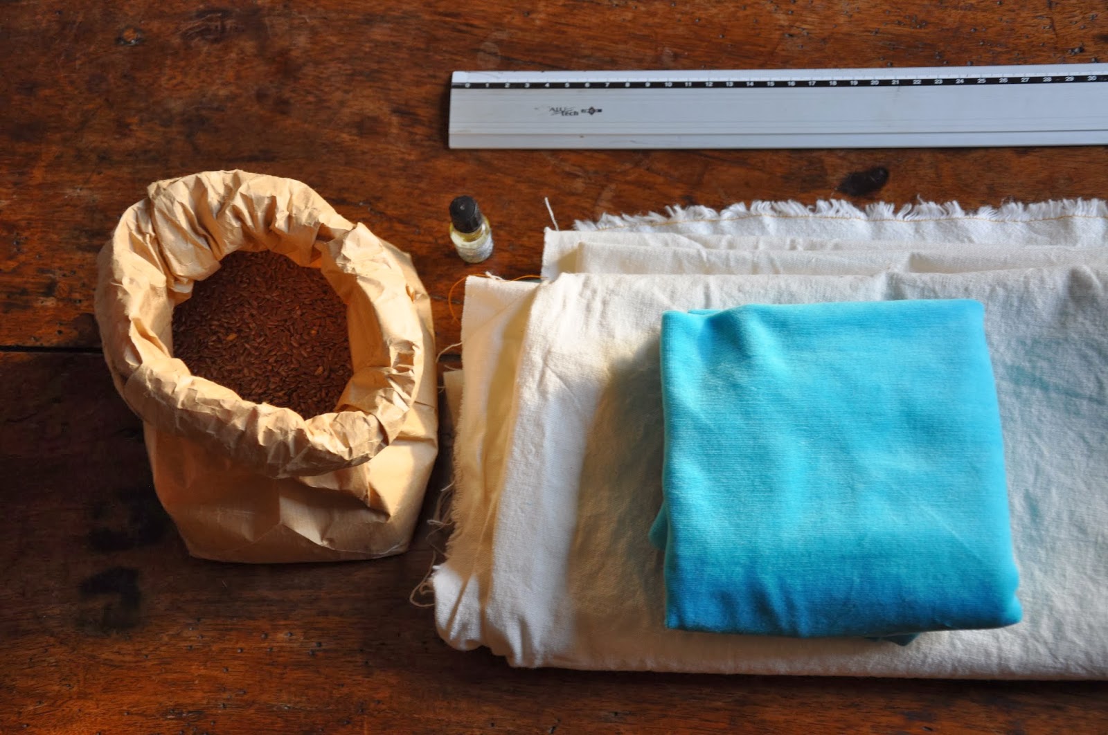 lili & folks DIY 5 min handmade gift 1 linen seed neck pillow