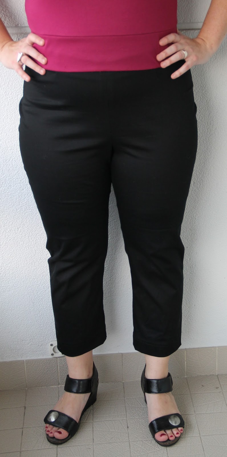 ankle-length '50s cigarette pants in black
