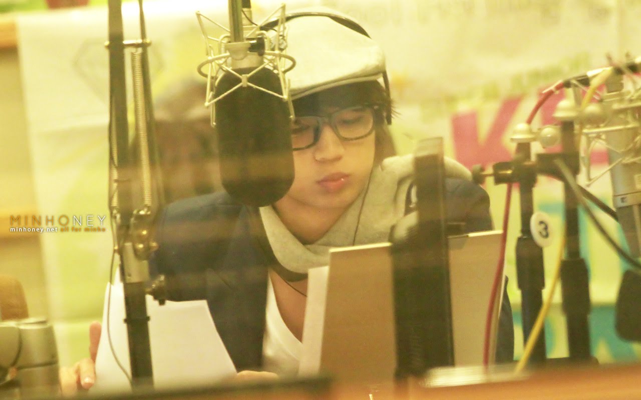 21.02.11 - Key et Minho à Sukira Kiss the Radio. Minho%2B09