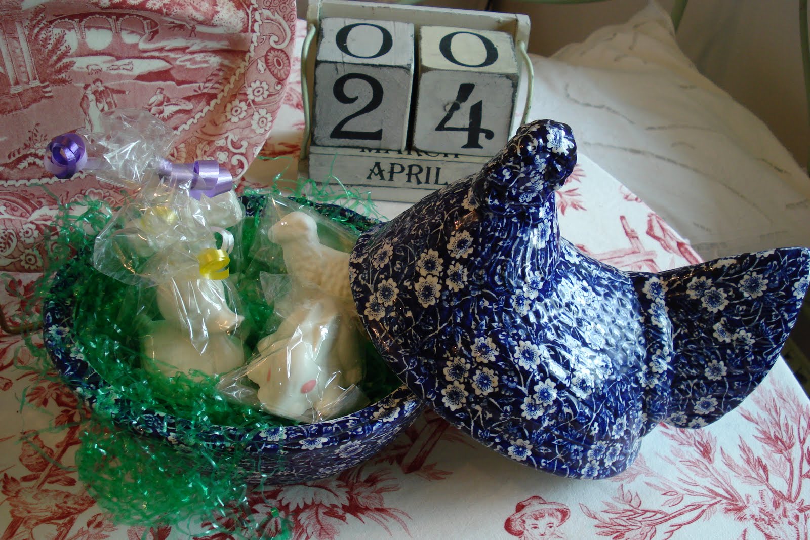 Curtains In My Tree Green toile de juoy dishes