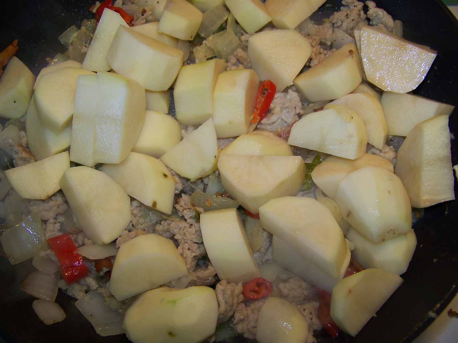 Kitchen Simmer Ground Chicken, Potato and Pea Curry