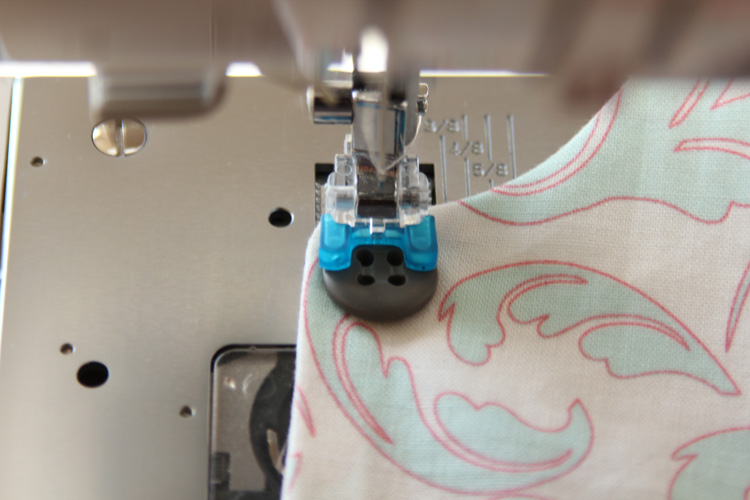 a good tool: Button Sewing Foot - girl. Inspired.