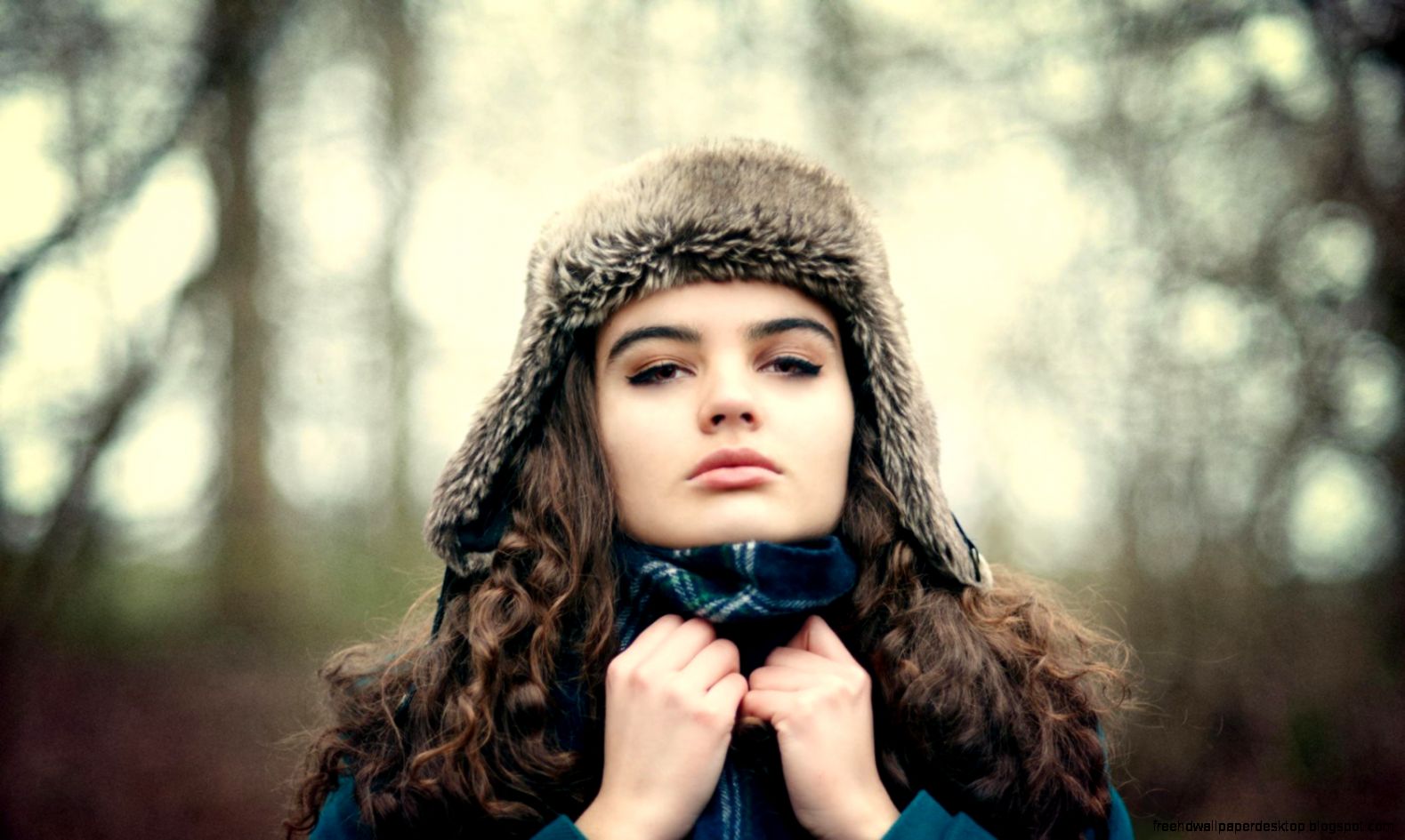 Portrait Girl Hat Scarf Winter wallpaper  1680x1050  20563