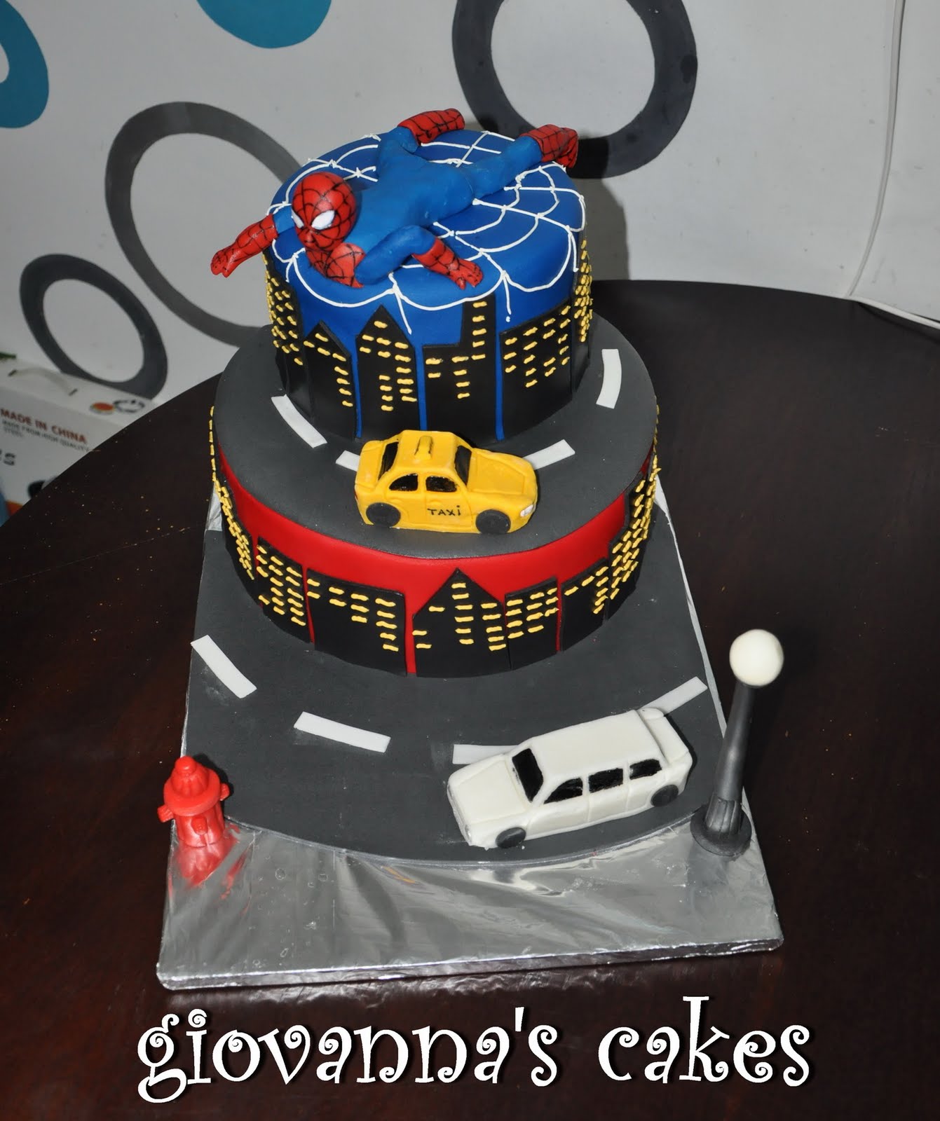 giovanna's cakes: Spiderman themed cake