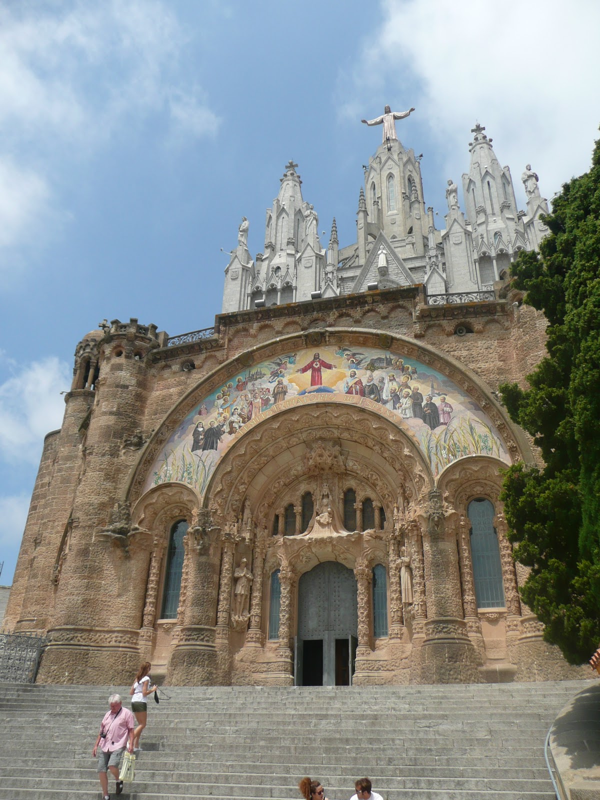 Álbum de viajes: La iglesia del Tibidabo, el punto más alto de Barcelona