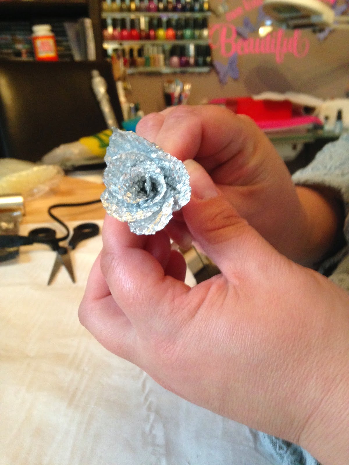 Kaylas Mad House Tin foil roses a tutorial.... finally