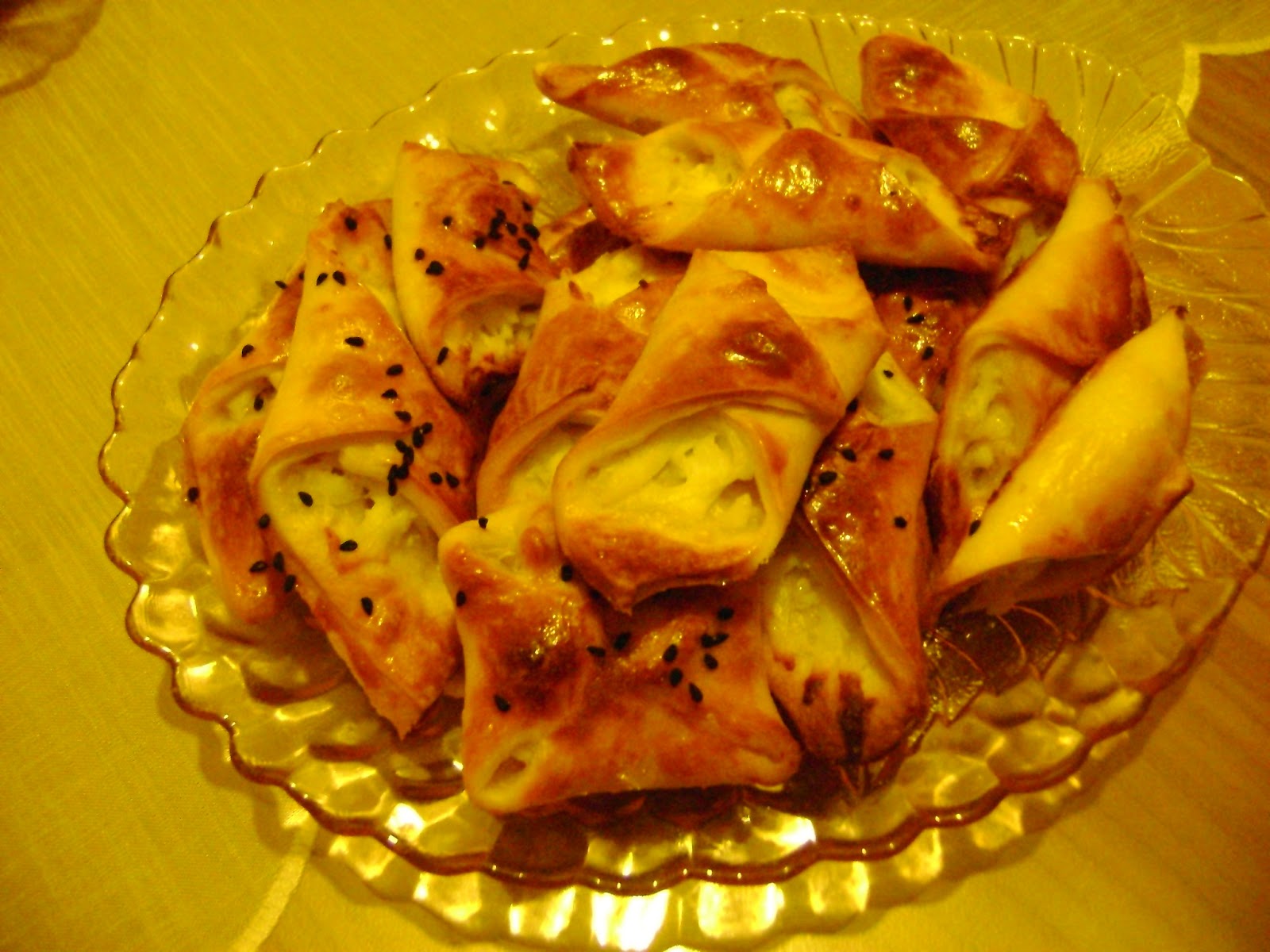 HANIM ELİ Kaşar Peynirli Mini Börek Tarifi