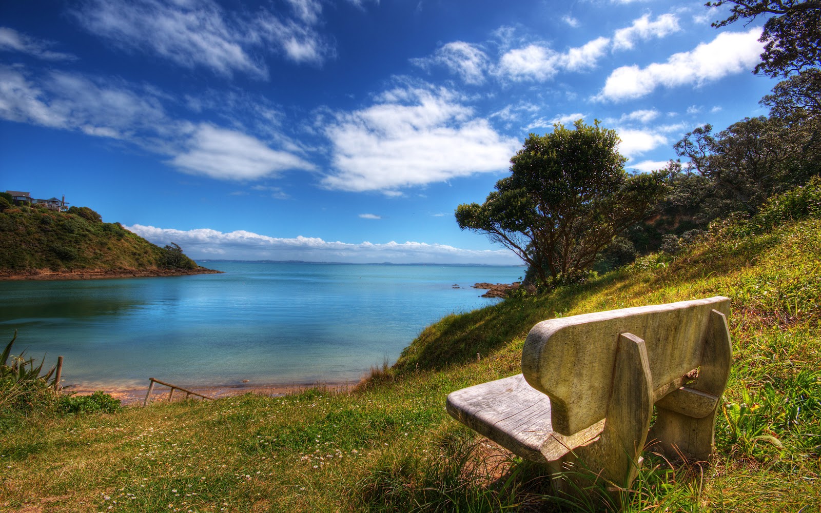 http://3.bp.blogspot.com/-LqqlfE7olGA/Tz-bLvR2D_I/AAAAAAAAM2E/yKud0a3Ju5M/s1600/blue-sky-wallpaper.jpg
