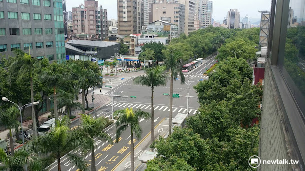 北部地區今 (18) 日下午一點半舉行萬安演習,許多民眾在一點半左右都同步收到內政部警政署的簡訊通知。 北部地區今 (18) 日下午一點半舉行萬安演習,許多民眾在一點半左右都同步收到內政部警政署的簡訊通知。