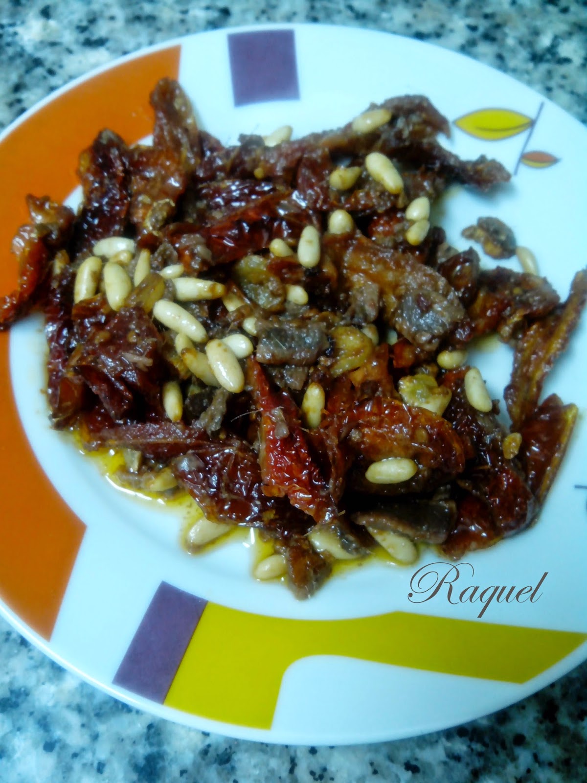 Pasta Con Tomate Seco, Piñones Y Anchoas