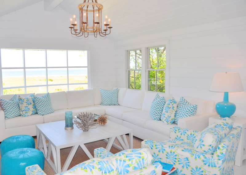 NANTUCKET NATURAL ISLAND OUTDOOR COLORS INISDE A SMALL