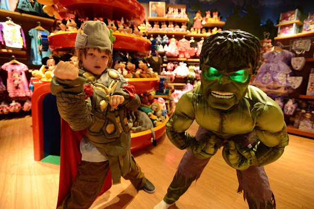 It’s Halloween in Hollywood – the stars and their kids are getting ready for the season! The Disney Store hosted a celebrity Halloween BOOtique event 