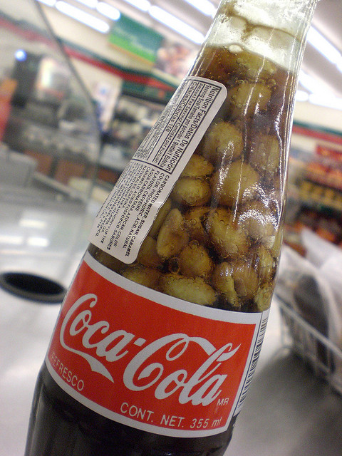 http://3.bp.blogspot.com/-LwE_lx1-2ow/UgfM0Nrpc_I/AAAAAAAAAwo/G2YS2L5qPR4/s1600/peanuts+in+coke.jpg