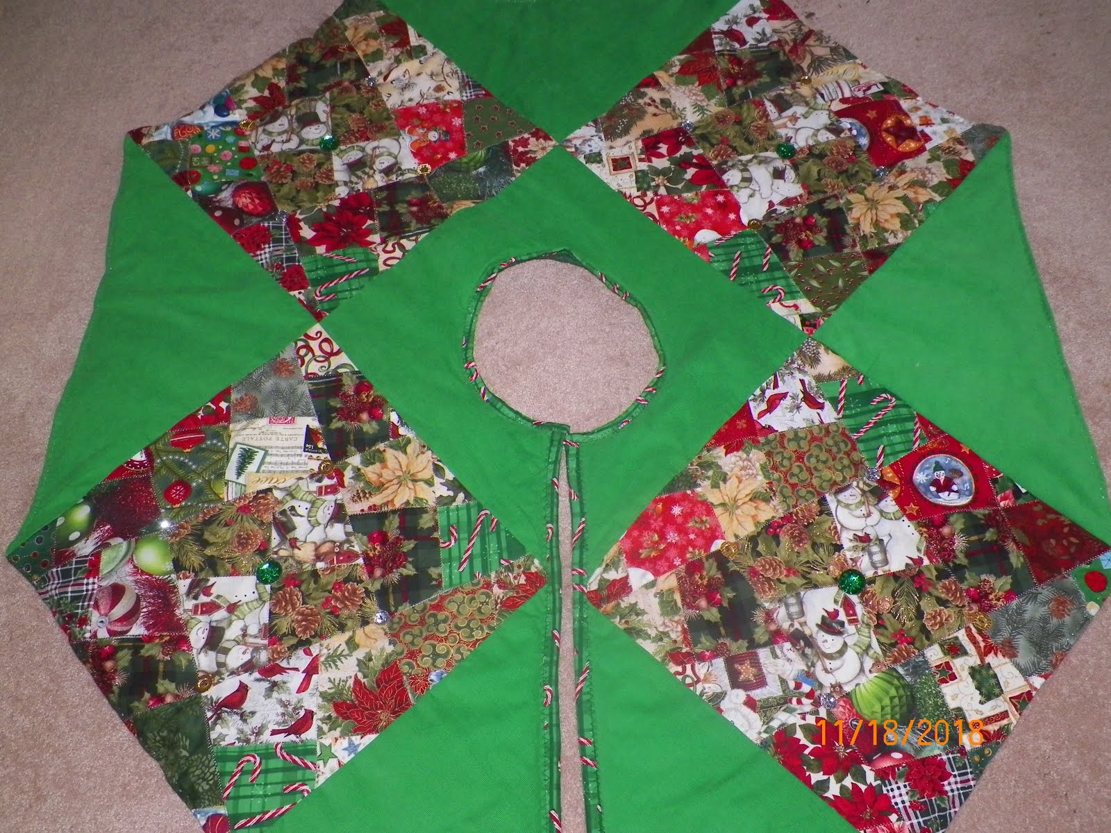 VICTORIAN TREE SKIRT