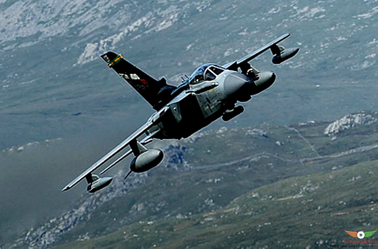 Picture of a Fighter Jet Over Iraq Picture of a Fighter Jet Over Iraq