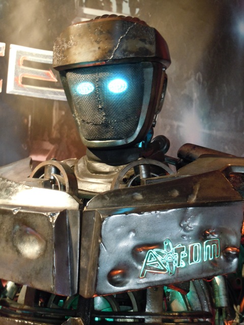Hollywood Movie Costumes and Props: Real Steel's animatronic robot