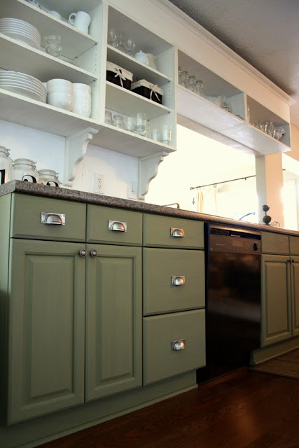 Return To Home: The Two-Toned Kitchen