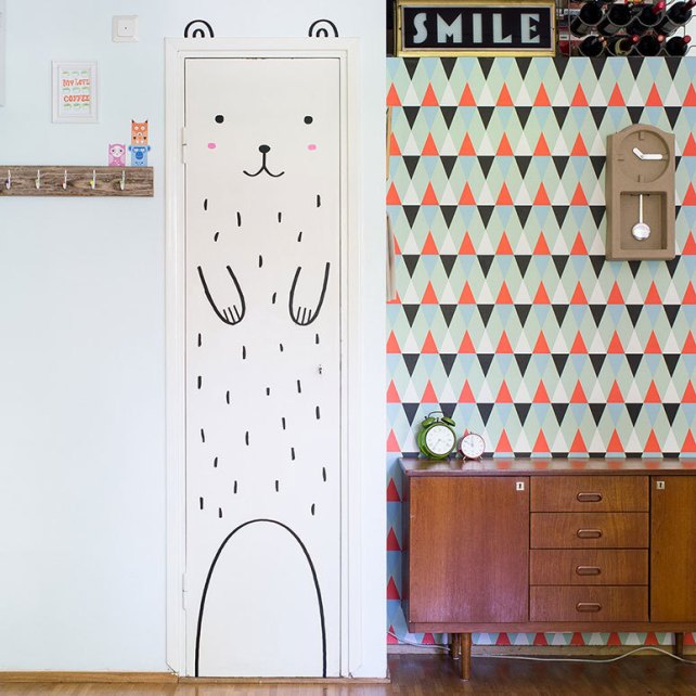 DIY: papel adhesivo para las puertas DIY: papel adhesivo para las puertas